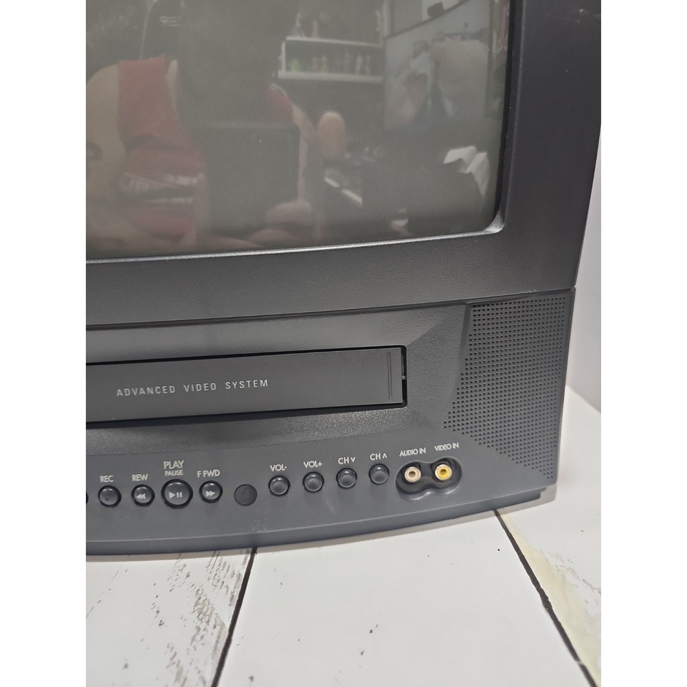 GE Vintage CRT Television with Built-In VCR, Model 13TVR62, Black - Picture 4 of 16